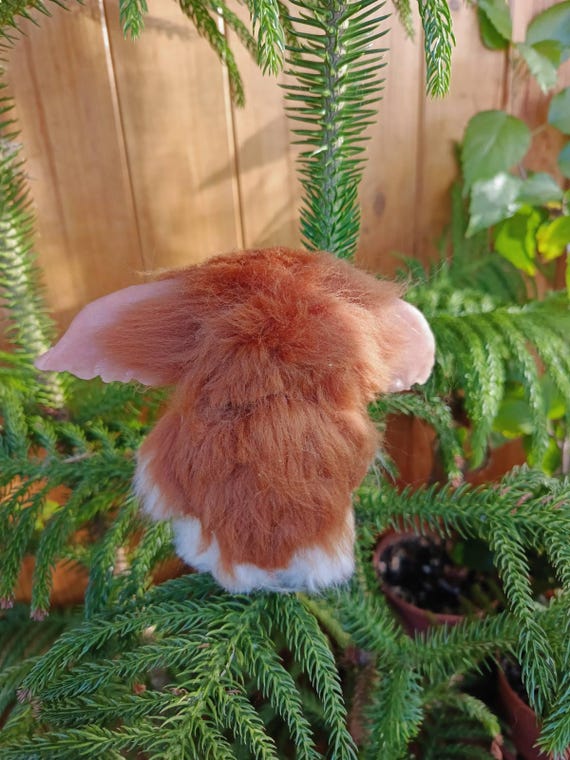 ニードルフェルトのギズモアートドール：ウールのグレムリン彫刻