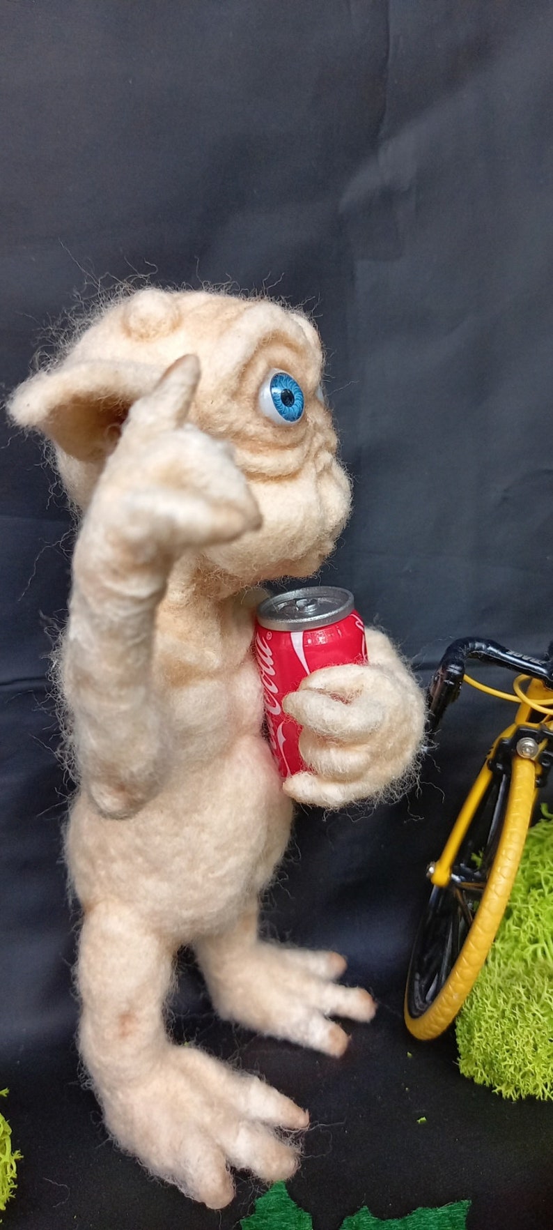 Mac and me felted alien creature figurine/80's/needle felted animals/alien statue imagem 7