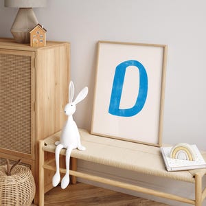 Arte de parede para impressão com a letra D | Iniciais do monograma | Decoração moderna para berçário | Impressão do alfabeto infantil | Presente para impressão | Pôster com letras azuis