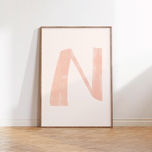Buchstabe N druckbare Kunst | Monogramm Initialen | Modernes Kinderzimmer Dekor | Kinder Alphabet Druck | Druckbares Geschenk | Rosa Buchstaben Poster