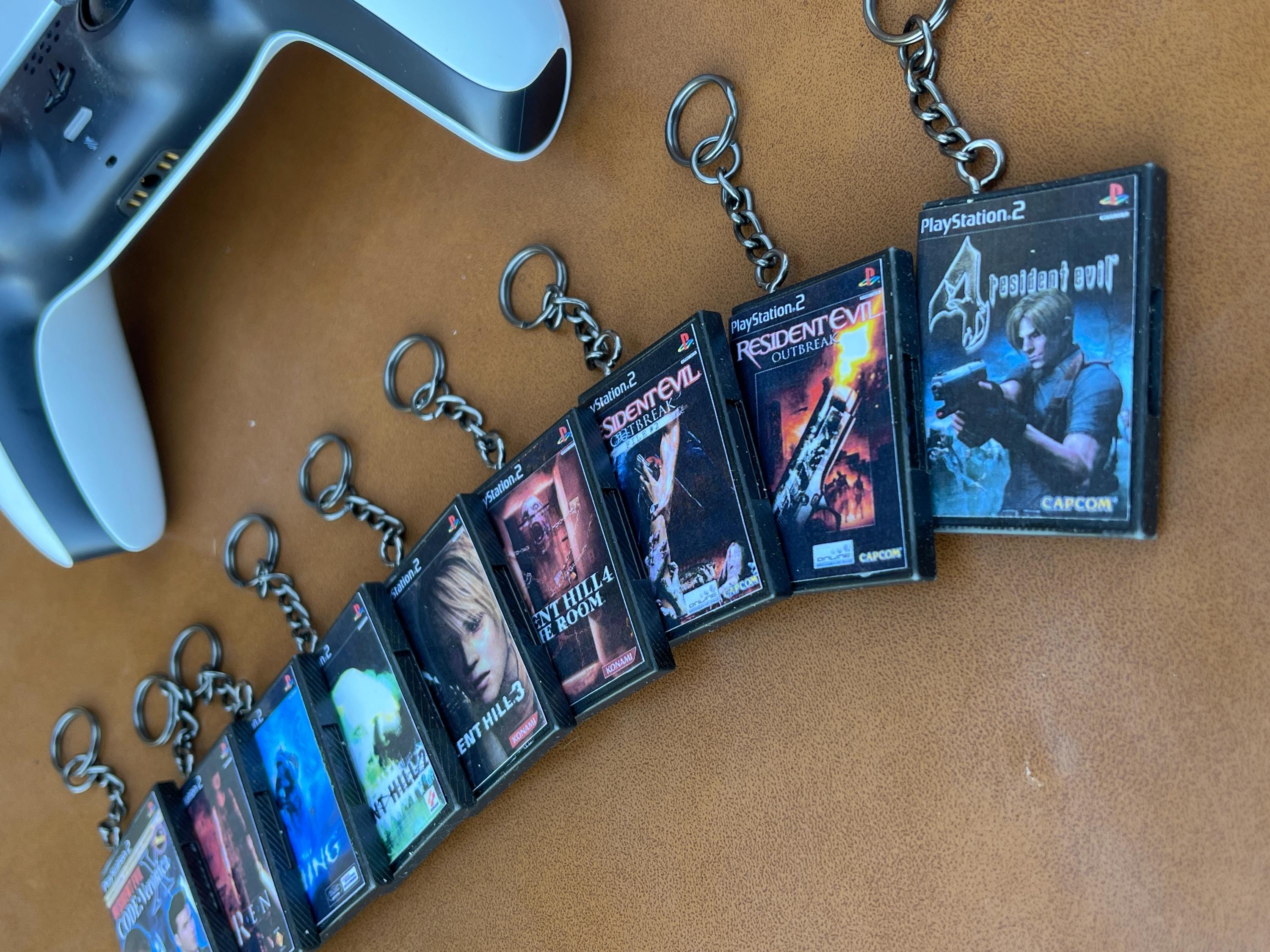 携帯アクセサリー PlayStation2 Ps2 Game Keychains Any Game! Playstation 2 Miniature Game