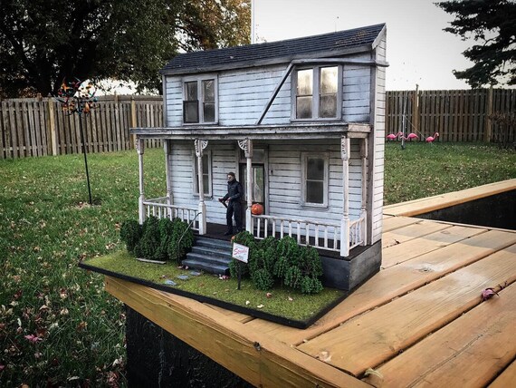 neca halloween diorama