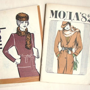Op de afbeelding: Twee vintage modebladen met de titel "Moda'82" op de omslag. De bladen bevatten illustraties van vrouwen in stijlvolle outfits.