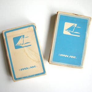 2 Stück Vintage Pan American World Airways Spielkarten, Blau und Weiß, Deck mit 54 Karten, Made in U.S.A.