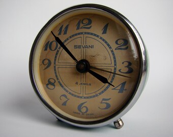 Despertador roto vintage de los años 70, mecanismo de relojería soviético de latón, piezas de reloj, mecanismo, suministros steampunk, equipo industrial, fabricado en la URSS