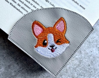 Lesezeichen | Leseecke | Kunstleder | gestickt | Bücherwurm | grau | Corgi