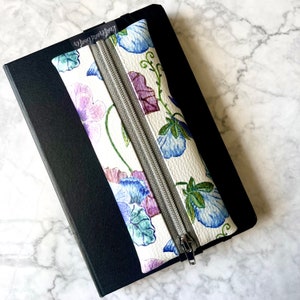 Etui Federmäppchen Stifte Täschchen Gummiband Journal Notizbuchfedertasche Tablet Kunstleder Blumen Stiefmütterchen Bild 6