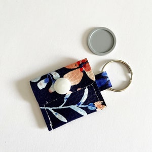 Chip bag | Mini-Portemoinee | Synthetic leather | Keychain | Flowers | Blue | incl. chip