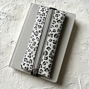 Cas | Étui à crayons pour stylos | Revue | Sac | bande élastique | Étui à crayons pour carnet | Tablette | Faux cuir | Lion | Noir et blanc