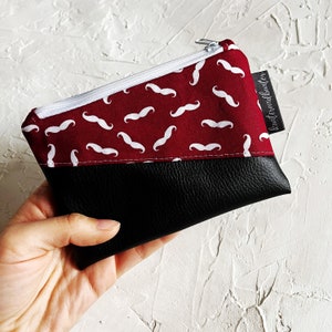 Mini-Etui | kleine Geldbörse | Portemoinee | Kleinkram | Baumwolle | Kunstleder | Moustache | Bordeaux