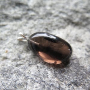 Magische, bolvormige hanger van rookobsidiaan met een oogje van 925 zilver - diverse uitvoeringen beschikbaar.