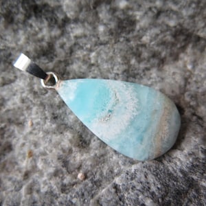 Pendentif magique calcite des Caraïbes - divers spécimens.