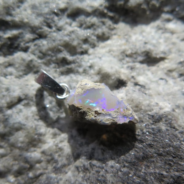 Energetic ethopian Welo Opal Pendant -raw piece-