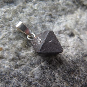 Magischer Magnetit Kristall Anhänger mit 925 Silber Öse -verschiedene Ausführungen.