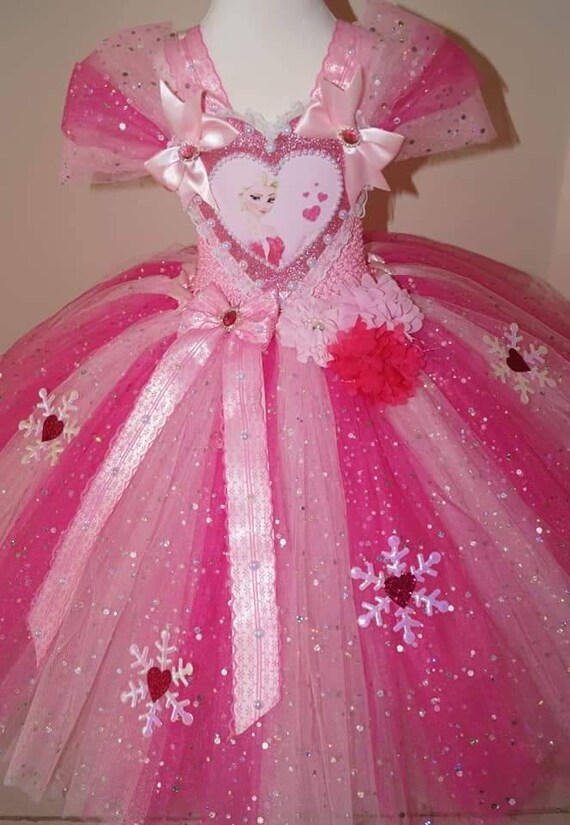 elsa in pink dress