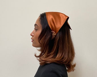 Foulard triangulaire Audrey en soie Conker