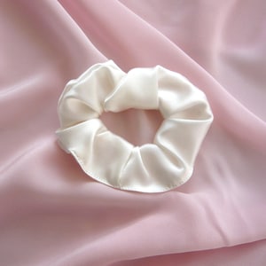 Weiß Elfenbein Echt Seide Satin Haar elastisch Scrunchie - in Großbritannien genäht