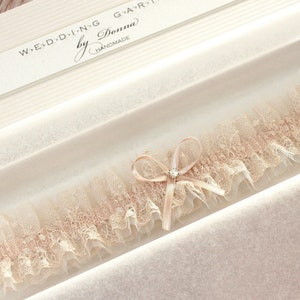 jarretière blush, jarretière de mariage fard à joues, jarretière de mariée fard à joues, jarretière en tulle fard à joues, jarretière souvenir fard à joues, jarretière taille plus fard à joues image 1