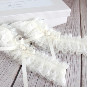 ivory lace and tulle wedding garter set with crystal heart charm, ivory wedding garter set, ivory tulle garter set, ivory bridal garter set