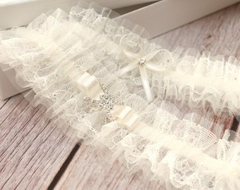 ivory wedding garter set, ivory garter set, ivory garter set for bride, ivory lace garter set, ivory garter set for wedding