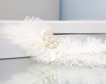 ivory garter, ivory wedding garter, ivory tulle garter, ivory bling garter, gatsby tulle garter, crystal garter, ivory garter for wedding