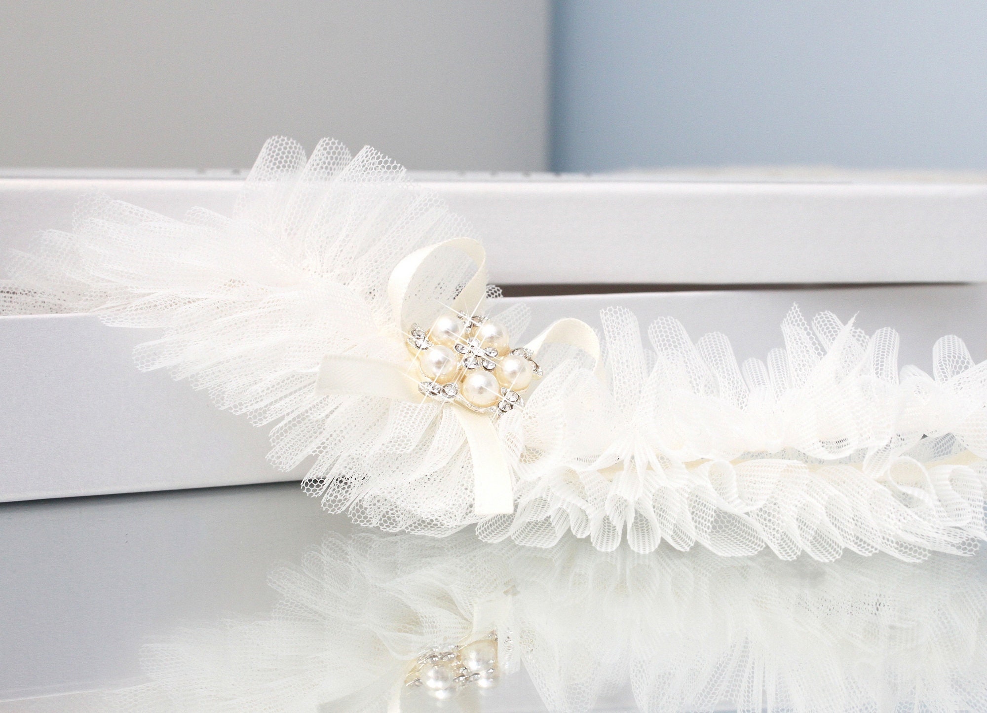 giarrettiera avorio, giarrettiera da sposa avorio, giarrettiera in tulle avorio, giarrettiera avorio con brillantini, giarrettiera in tulle gatsby, giarrettiera di cristallo, giarrettiera avorio per matrimonio