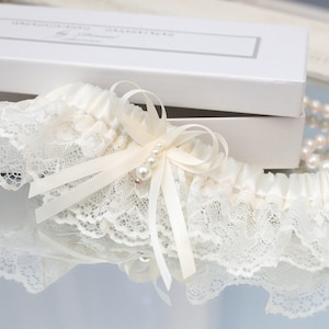 ivory wedding garter, ivory bridal garter, ivory keepsake garter, ivory lace garter, beige wedding garter, beige garter, beige lace garter zdjęcie 1