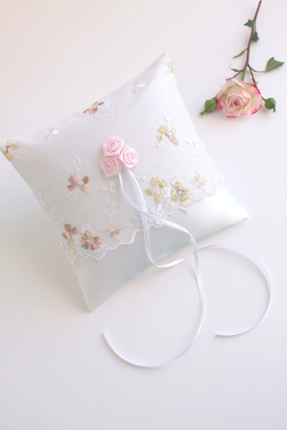 White victorian wedding ring bearer pillow with pastel