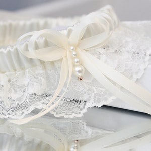 ivory wedding garter, ivory bridal garter, ivory keepsake garter, ivory lace garter, beige wedding garter, beige garter, beige lace garter zdjęcie 4