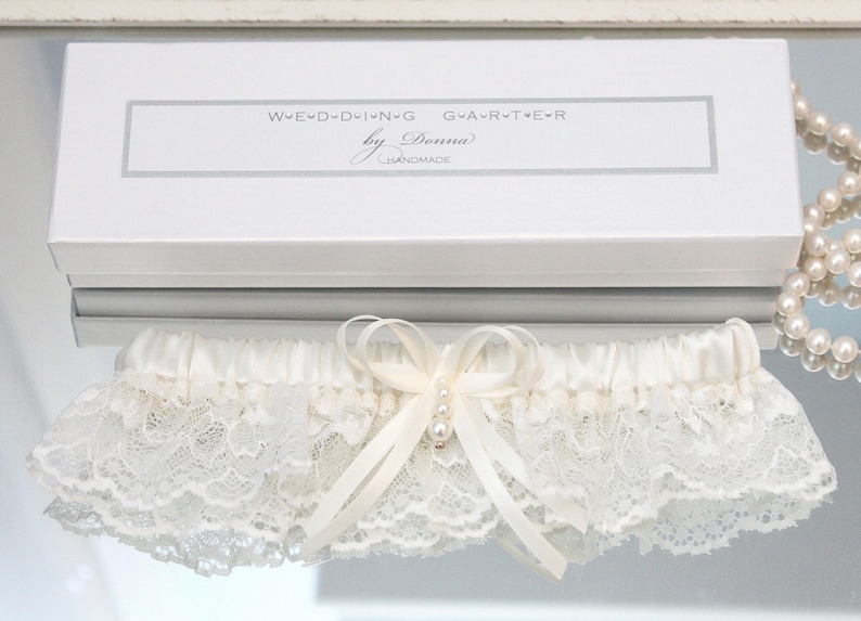 ivory wedding garter, ivory bridal garter, ivory keepsake garter, ivory lace garter, beige wedding garter, beige garter, beige lace garter zdjęcie 3