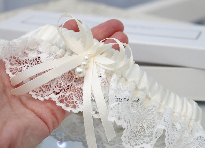 ivory wedding garter, ivory bridal garter, ivory keepsake garter, ivory lace garter, beige wedding garter, beige garter, beige lace garter zdjęcie 2