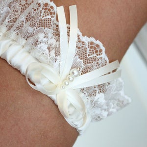 ivory wedding garter, ivory bridal garter, ivory keepsake garter, ivory lace garter, beige wedding garter, beige garter, beige lace garter zdjęcie 5