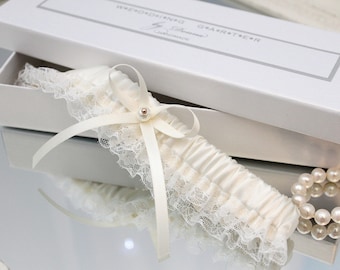 ivory garter, ivory wedding garter, ivory lace garter, champagne garter, beige garter, beige wedding garter, ivory plus size garter, garter