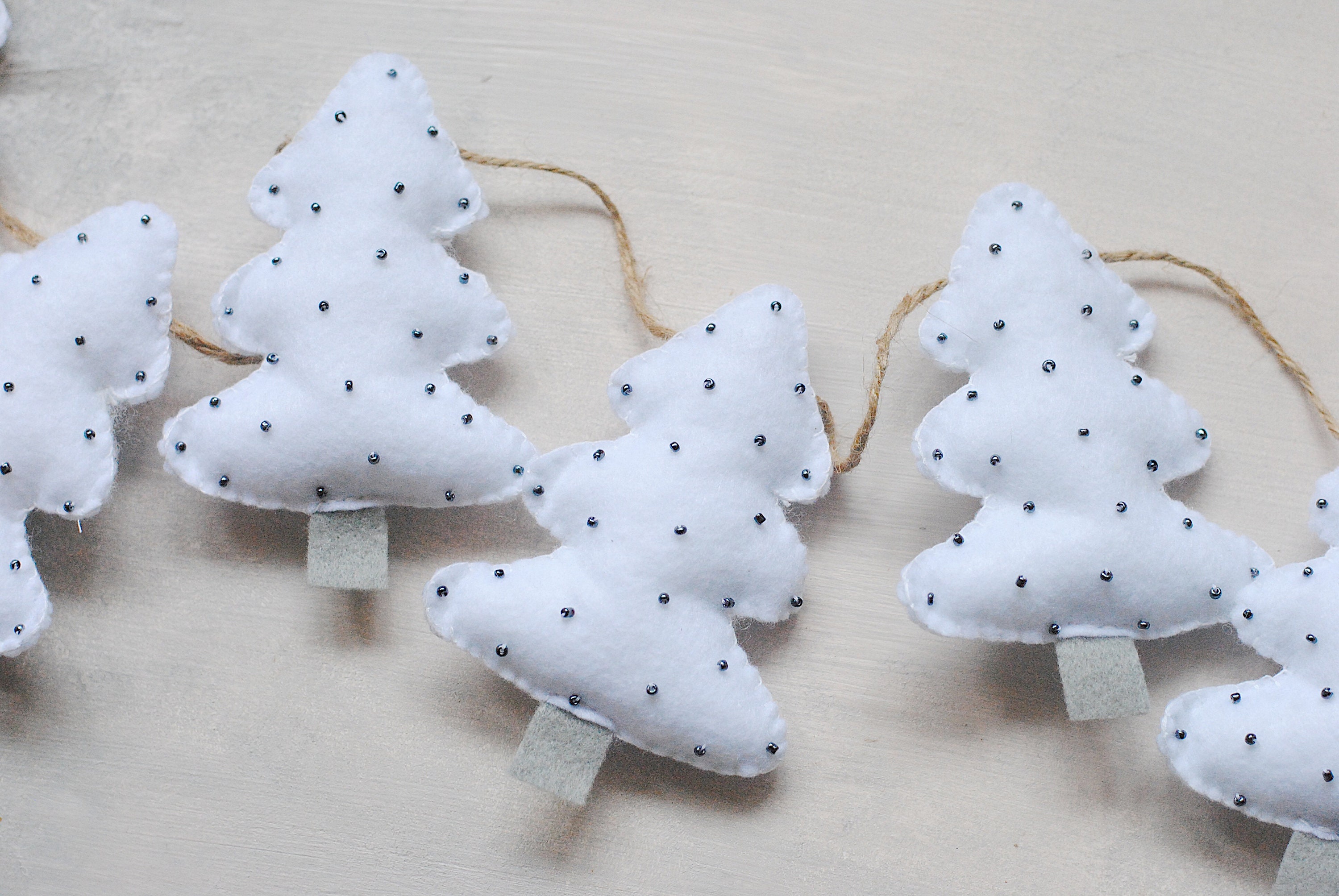 WHITE CHRISTMAS TREE Beaded Felt Garland Etsy