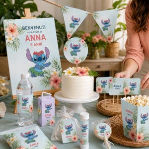 May include: A party decoration set featuring Stitch from Lilo & Stitch, including a welcome sign, cake topper, water bottle label, juice box, favor bag, bubble wand, and popcorn box, all decorated with tropical hibiscus flowers and the text Anna 5 anni.