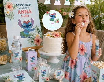 May include: A party set featuring Stitch from Lilo and Stitch, including a welcome sign, a cake with a circular topper, a water bottle, a juice box, a favor bag, a lollipop, and a popcorn box, all decorated with hibiscus flowers and the text Anna 5 Anni.