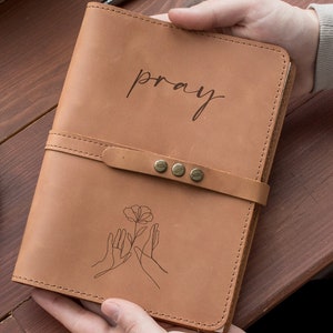 Leather Journal Notebook Pray - Woman Christian Gifts - A5 Sketchbook with Personal Engraving - Religious Gifts for Her - Custom Goal Jornal