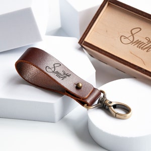 Custom Leather Keychain, Personalized Chrismas Gift, Engraved Key Fob, Leather Gift for Dad from Daughter, Name Key Chain, Mens Gifts Dark Brown/Antique