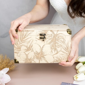 Holzkiste für Hochzeitsfeier, personalisierte Hochzeitskarte Box mit tropischen Blumen, Sommerhochzeitsdekor, Hochzeitsumschlagbox mit Schloss