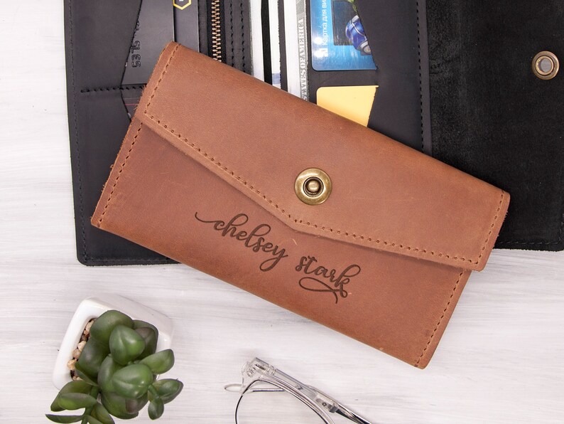 engraved womens wallet