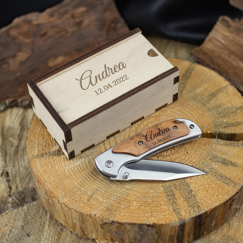 a pair of scissors sitting on top of a piece of wood
