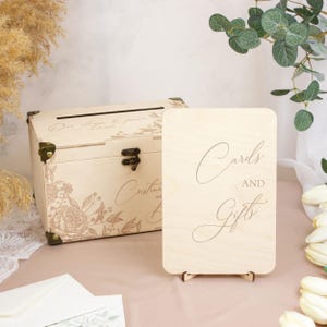 Caja para tarjetas de boda gótica - Caja negra con sobre y cerradura - Caja para tarjetas y regalos de boda de Halloween - Hucha de madera grabada con pareja Natural