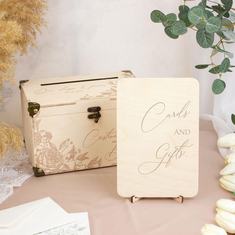 Caja para tarjetas de boda gótica - Caja negra con sobre y cerradura - Caja para tarjetas y regalos de boda de Halloween - Hucha de madera grabada con pareja Natural