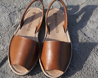 Sandales en cuir faites main pour femme / Sandales Menorquinas-Avarcas en cuir espagnol / Sandales de style méditerranéen / Fabriquées à la main en Espagne