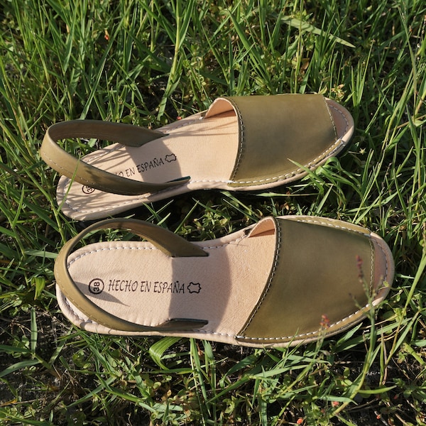Dark Green Leather sandals. women sandals. Menorquinas-Avarcas sandals. summer shoes. flat sandals. Comfy sandals. Handmade in Spain