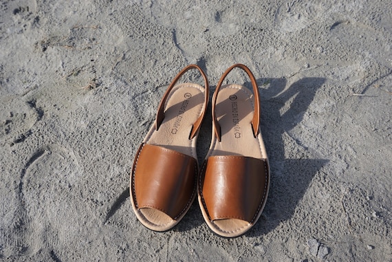 New Avarca Menorquina Sandals Size 8 – Maven Collective