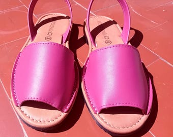 Handgefertigte Leder Avarcas Sandalen: Mediterran Style Menorquinas