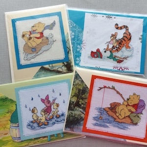 Tarjetas bordadas en cruz de Winnie the Pooh de temporada