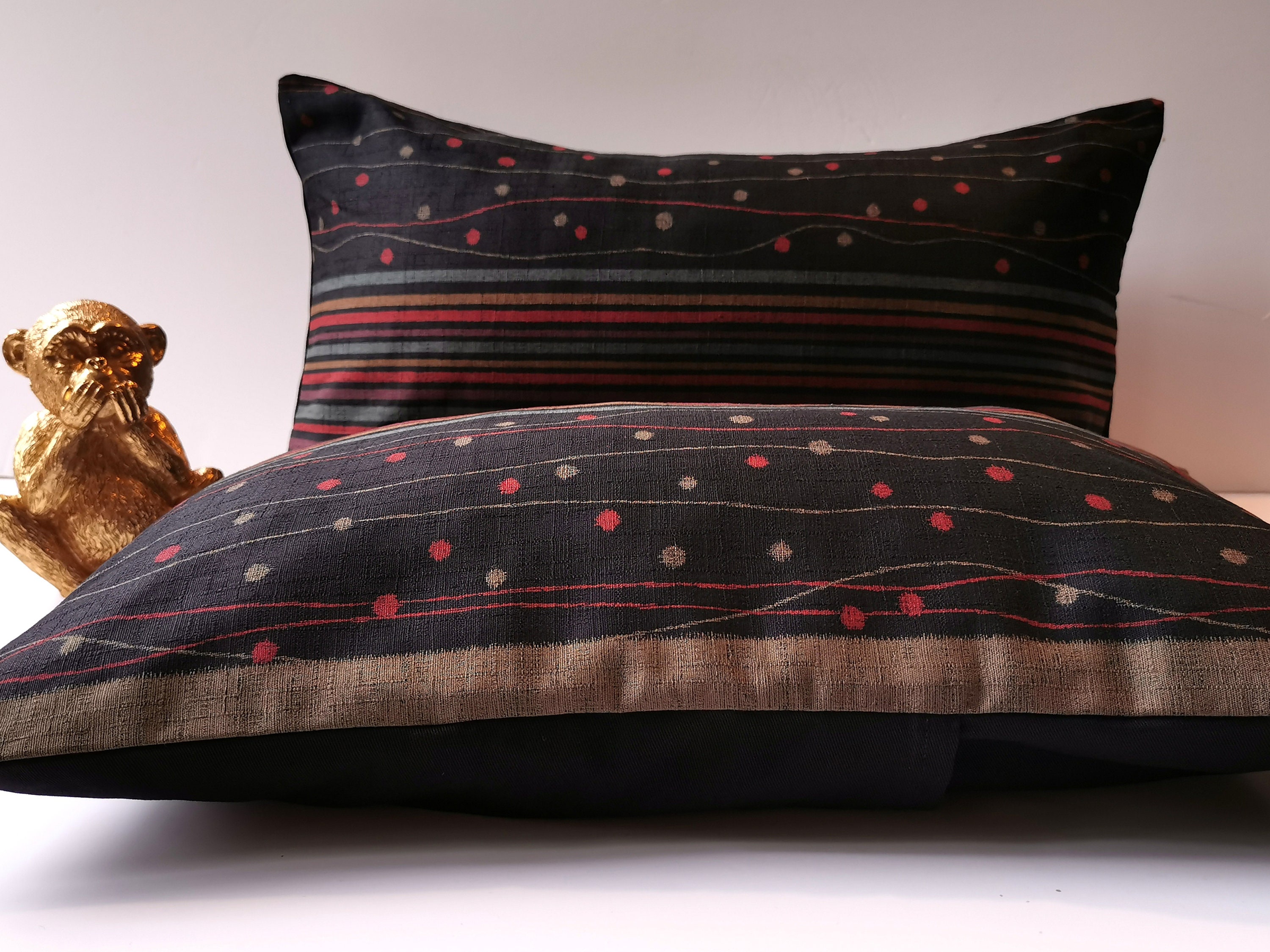 Housse Coussin en Tissu Traditionnel Classique Japonais, Noir avec Des Dessins Géométriques de Coule