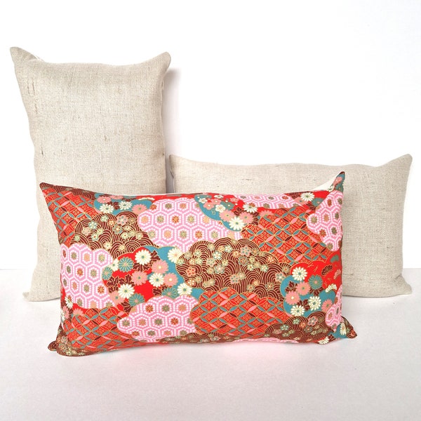 Housse de coussin, jardin japonais dans les tons de rouge, rose, bordeaux, turquoise  et or, nuages , fleurs, bohême, coussin rectangulaire